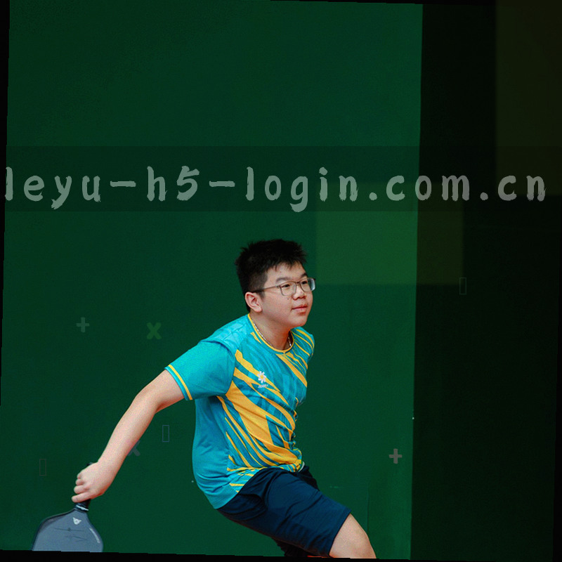 战术板上手绘的跑位与判罚区域标记